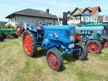 Lanz prsentiert anl. der Feier  850 Jahre Bernhards  am 06.06.2010 in Fulda-Bernhards