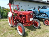 Mc Cormick DLD 2, Baujahr 1955, 14 PS, prsentiert anl. der Feier  850 Jahre Bernhards  am 06.06.2010 in Fulda-Bernhards