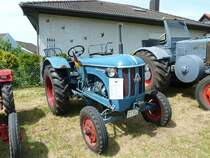 Hanomag R 324 S, Bauj. 1961, 27 PS, ausgestellt anl. der Feier  850 Jahre Bernhards  am 06.06.2010 in Fulda-Bernhards 
