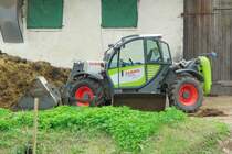 Claas Scorpion 7040 Teleskoplader bei der Mistentsorgung
gesehen am 10.5.2010 in Bischwind a.R.