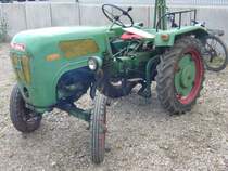 Holder B12 Kleintraktor Baujahr 1958. Der Motor hatte einen 599 cm� Motor der 12 PS leistete. Gebaut wurde dieses Modell von 1957-1969 bei der Gebr. Holder GmbH im w�rttembergischen Metzingen. Oldtimertreffen an der  Alten Dreherei  in M�lheim/Ruhr.