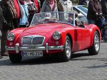 Der MGA am Start bei der Oldtimer-Rallye auf dem Marktplatz in H�ls.