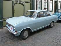 Ein Kadett B (zweite Baureihe) pr�sentiert sich bei der Oldtimer-Rallye in H�ls.