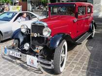 Ein Opel P4 pr�sentiert sich bei der Oldtimer-Rallye auf dem Marktplatz in H�ls.