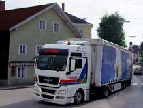 MAN TGX18.440 am Weg zu einer Gro�tankstelle in Ried i.I.;100607