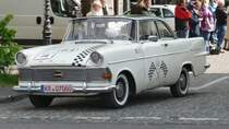 Das Opel Rekord P2 Coupe im Renn-Design am Start bei der Oldtimer-Rallye in H�ls.
