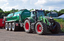Fendt F8VDT 930 mit Joskin Chemieanh�nger und Spr�hgest�nge - Odendorf 14.06.2010