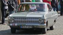 Ein Opel Rekord A Coupe am Start bei der Oldtimer-Rallye in H�ls.
