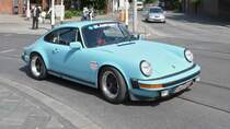 K�nnte auch schon ein Oldtimer sein: der klassische Porsche 911 mit  amerikanischen  Sto�stangen.