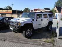 Dieser sch�ne Hummer H2 wird sicherlich nicht lange beim Autoh�ndler stehen! Gesehen in Rostock.