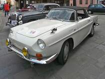 Ein Renault Caravelle Cabrio aus den 1960er Jahren pr�sentiert sich bei der Oldtimer-Rallye in H�ls.