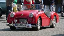 Der Urahn der Triumph TR-Serie, ein TR2, am Start der Oldtimer-Rallye in H�ls.