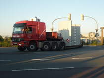 Eine MB Actros Titan-Schwerlastzugmaschine von Buller.