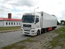 Am Stra�enrand in Bergen/R�gen stand dieser MAN-LKW.