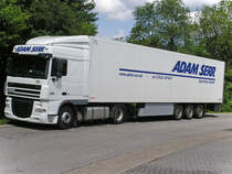 ..der DAF XF von Spedition Adam Serr an der A45- 