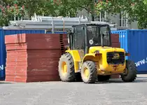 JCB Gabelstapler in Bonn am Mnsterplatz - 27.04.2010