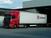 SCANIA_R420 mit Schenkerauflieger aus Polen wartet auf die Beladung von Milchpulver in Ried i.I.;100614