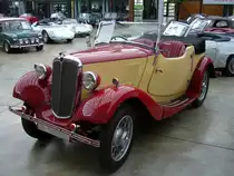 Morris 8 Tourer Series I von 1936. Laut Verkaufsbeschreibung wurde dieses Auto 1942 in einer Scheune versteckt und 52 Jahre spter wieder entdeckt. Der Entdecker kaufte das Fahrzeug, berfhrte es nach Deutschland und restaurierte es. Der ca. 24.000 mal gebaute Tourer war mit einem 4-Zylindermotor mit 918 cm und 21 PS motorisiert. Meilenwerk Dsseldorf.