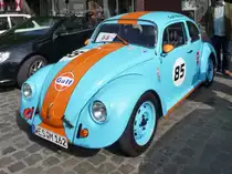 Immer dicht umlagert war dieser VW Kfer im Renn-Dress bei der Oldtimer-Rallye in Hls.