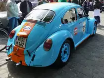 Immer dicht umlagert war dieser VW Kfer im Renn-Dress bei der Oldtimer-Rallye in Hls. Ob er wirklich bei den  24 Heures du Mans  war?