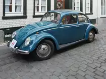 Ein VW Kfer Export (ca. 1961) prsentiert sich bei der Oldtimer-Rallye in Hls.