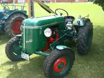 Me 52, Traktor der Schweizer Firma Meili,
1934 gegrndet in Schaffhausen,
4-Zyl. mit 30PS, Bj.1953,
Forchheim Juni 2010