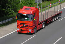 ..WM - Au�enspiegeldeko beim Mercedes Actros der EGtrans mit Langgutauflieger ....hier auf Leerfahrt -  auf der A45..