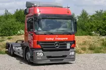 ..eine abgestellte MERCEDES - ACTROS Mp 2- Zugmaschine von Guthof-Transporte  (rgerlich, da ich die Typ-Angaben nicht notiert habe :-(