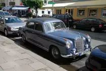 Mercedes 219 oder 220 der Baujahre 1954 - 1960 in der Dirmar-Koel-Straße / gesehen in Hamburg (Deutschland), 13.06.2008 -- Dank an Michael H. aus Mülheim/Ruhr für die Info