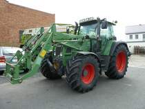 Fendt 412 mit Frontlader, gesehen in Fulda, Juni 2010