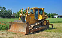 Caterpillar D6H Erdhobel auf einer Baustelle in Euskirchen-Fla - 24.06.2010