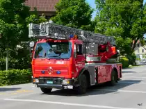 Feuerwehr M�nschenbuchsee  - Mercedes mit Drehleiter unterwegs in Sch�nb�hl am 22.05.2010