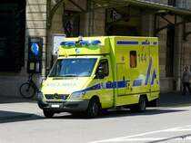 Rettungswagen Mercedes in der Stadt Basel am 24.05.2010