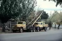 San Rafael, Argentinien, Mai 2006.
An der Hauptstrasse wartet der LKW auf seinen n�chsten Einsatz.
Leider kann ich nicht sagen, was f�r ein LKW es ist...
Falls jemand weiter weiss, schreibe ichs hin und sortiere ihn ein.
