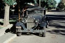 San Rafael, Argentinien, Mai 2006: Etwas ramponierter Oldtimer, knnte ein Ford sein...

