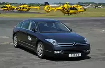 Citroen C 6 als  Vorfeldfahrzeug  auf dem Flugplatz Bonn-Hangelar. Im Hintergrund diverse ADAC-Hubschrauber. 25.06.2010
Nummernschild  EDKB  ist offizielles K�rzel f�r den Flugplatz Bonn-H.