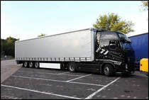 Am Morgen des 30.06.2010 wartet dieser VOLVO FH 520 Euro5 der TTJ TRANSPORT aus Slowenien auf dem Rasthof Sauerland-Ost.