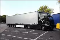 Am Morgen des 30.06.2010 wartet dieser VOLVO FH 520 Euro5 der TTJ TRANSPORT aus Slowenien auf dem Rasthof Sauerland-Ost.