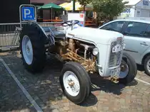 Ferguson 35 Spezial FE 35,
4-Zyl.Dieselmotor mit 2258ccm, 34PS, Bj.1957,
Oldtimertreffen Gundelfingen/Brsg. Juni 2010