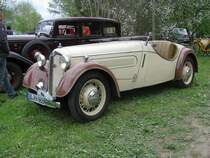 Capriolet DKW/AutoUnion Front Luxus Sport F5K - 700 aus Dresden bei der Oldtimer-Rally, Wohlenberg 01.05.2010.
Dieses in den Jahren 1936 - 1937 produzierte Modell gab es nur als offenen Zweisitzer.