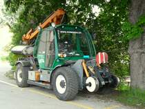 In Apples/VD ist ein Strassen-Bahn Fahrzeug zum Gras Schneiden abgetelle am 19.05.2010