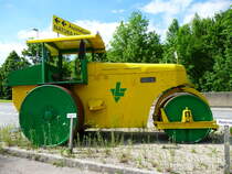 Eine Strassenwalze abgestellt in Zell am 04.06.2010