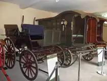 Wagonette (Vordergrund) und weitere Kutschen aus dem Royal Museum in Sandringham, England.

Die Wagonette ist eine eher unkonventionelle vierr�drige Kutsche aus dem Viktorianischen Zeitalter. Sie wurde 1854 vermutlich von Prinzgemahl nach deutschen Vorbildern gestaltet. Die Sitze stehen sich im rechten Winkel zur Kutsche gegen�ber und der Zugang ist r�ckseitig. Sie wurde �blicherweise von einem Pferd gezogen.