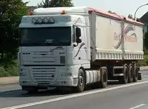 Auf der Rostocker Chaussee in G�strow war dieser DAF-Kipper am 03.Juli 2010 unterwegs.