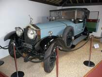 Rolly Royce Silver Ghost.

Dieser Rolly Royce Silver Ghost von 1924 wurde nach Vorgaben von Graf Mountbatten of Burma entworfen und von ihm benutzt als er Vizeknig und spter Generalgouverneur von Indien war (1947/1948). Das Fahrzeug trgt das Maskottchen des Lords, einen Seemann mit Semaphoren.
