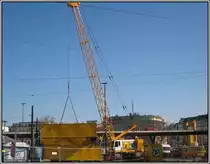 D�sseldorf, Projekt K�-Bogen, Jan-Wellem-Platz, 10.03.2010: Ein Seilbagger des Herstellers Liebherr hilft bei der Einrichtung dieser neuen Gro�baustelle.