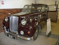 Austin Princess Vanden Plas. 

Geliefert im Jahre 1972, war dieses einer der letzten jemals produzierten Princess. Obwohl die Baureihe 1969 eingestellt wurde, wurden zwei Fahrzeuge fr die Junior-Mitglieder des Knigshauses reserviert, als eine Alternative zu den deutlich teureren Daimler-Modellen. Aus diesem Grunde wurden die Fahrzeuge in den kniglichen Farben weinrot und schwarz lackiert.