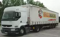 Ein Sattelzug Renault 340 des franz�sischen Baumarktes Brico Marche. Aufgenommen am 07.06.2010 in Langogne/Frankreich.