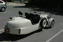 Man nehme einen Lomax-Bausatz und einen Citroen und fertig ist dieser neue Sportwagen. Gesehen unter der Br�cke von Millau /Frankreich am 09.06.2010.