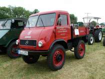 Unimog steht in Eiterfeld-Oberufhausen anl. Traktorenausstellung der Oldtimerfreunde Ufhausen am 04.07.2010